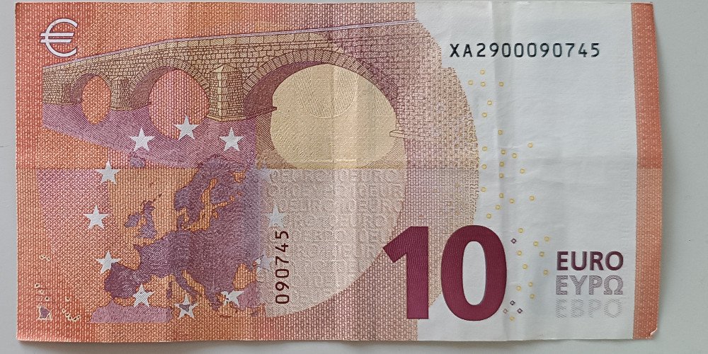EUR 10-Schein mit Geburtsdatum 9. Juli '45 – Foto des tatsächlichen Scheins